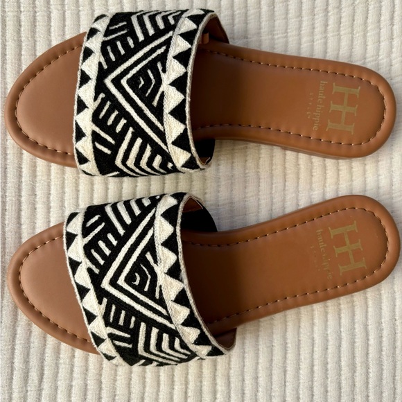 Haute Hippie Women’s Slide Boho Sandals Size 6 Black and Ivory Aztec Print - Picture 2 of 11